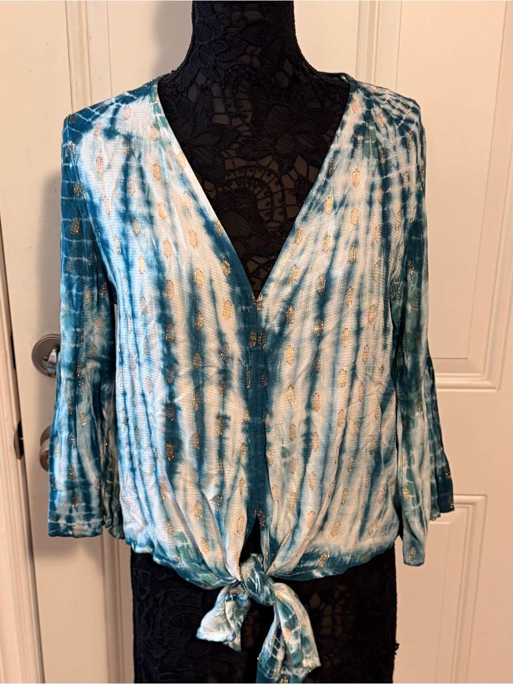 Lovestich NWT Tie-Front V-Neck Women's Top in Teal and White with Gold Accent